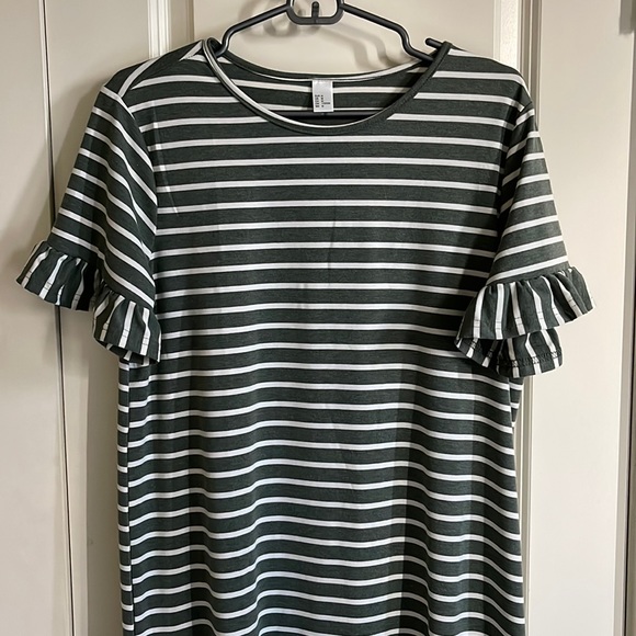Brand new striped dress, size medium! - Picture 2 of 7